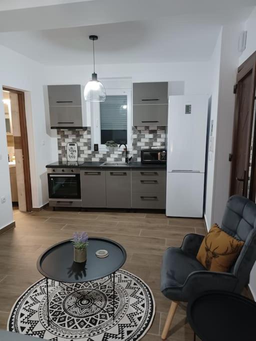Petite Suite With Backyard. Mytilene Exterior foto