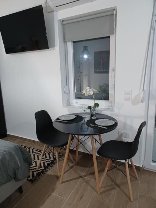 Petite Suite With Backyard. Mytilene Exterior foto